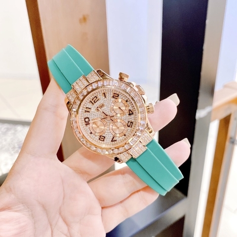 Xcer Tựa Rolex |Nữ Giới |Full Đá Rose Gold |Dây Silicone Xanh Lá |Máy Pin (Quartz) |Size 38mm