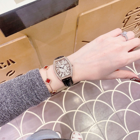 Chopard Mặt Chữ Nhật |Nữ Giới |Full Đá Rose Gold |Dây Da Đen |Máy Pin (Quartz) |Size 34mm