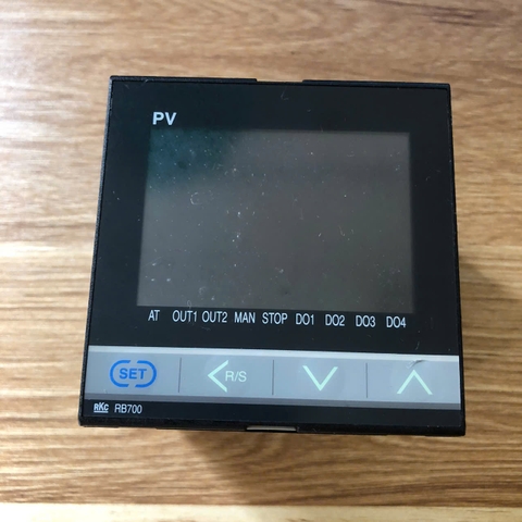 Bộ điều khiển nhiệt độ RKC RB700 series đã qua sử dụng