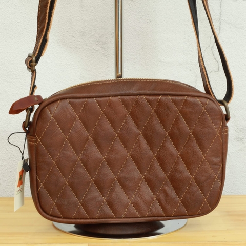 Clucth nam bò may hoa văn thoi - Nâu