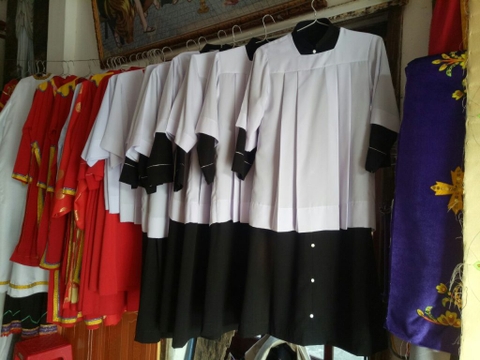 ÁO GIÚP LỄ MÀU ĐEN