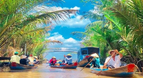 Khách đổ đến cù lao Thới Sơn ở miền Tây, xuồng ba lá quá tải