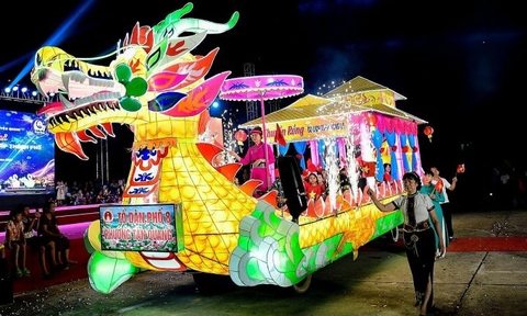 Rước đèn Trung thu khổng lồ thành Tuyên hình thành thế nào?