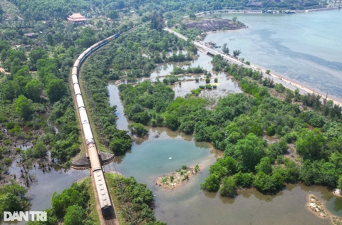 Trải nghiệm đoàn tàu du lịch đi qua cung đường sắt đẹp nhất Việt Nam