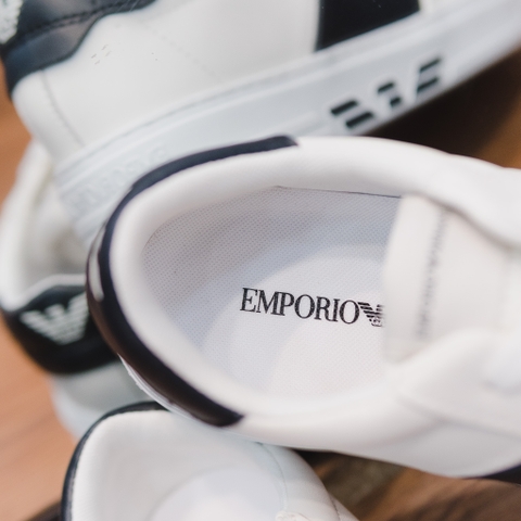 Giày EMPORIO ARMANI trắng , sườn + gót miếng da đen , đế trắng logo đen nổi