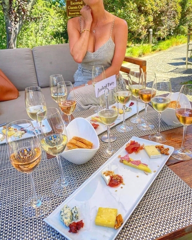 10 Sự Kết Hợp Đáng Ngạc Nhiên Của Rượu Vang Trắng