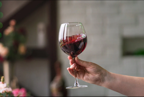 Cách dùng rượu vang cho người mới bắt đầu 🍷