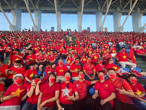 SEA Games 31 - biển cờ đỏ sao vàng và những hình ảnh ấn tượng của cổ động viên Việt Nam