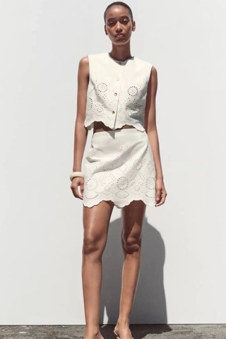 Áo sát nách ZARA dập họa tiết khuy sừng