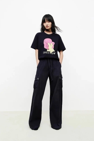 Tshirt MO&CO FREE KEIN đen họa tiết