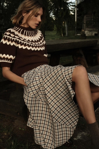 Áo len ZARA nâu họa tiết cộc tay