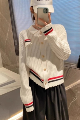 Aó khoác len Chanel viền hồng đen