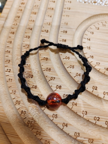 Ngọc Naga đỏ thắt dây đen