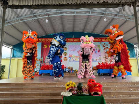 VUI HỘI TRĂNG RẰM