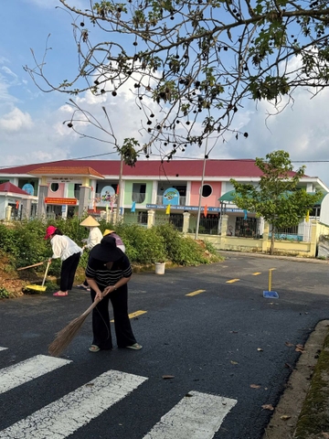 LAO ĐỘNG VỆ SINH MÔI TRƯỜNG CHÀO MỪNG BẦU CỬ QUỐC HỘI KHÓA XVI VÀ ĐẠI BIỂU HĐND CÁC CẤP NHIỆM KỲ 2026-2031.