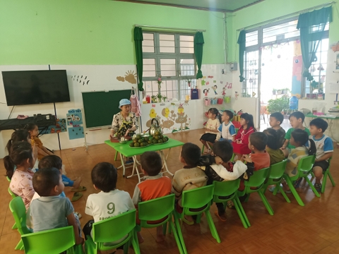 Bé tập làm nội trợ