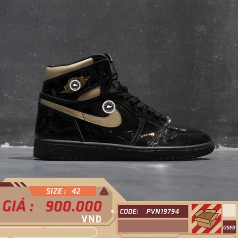 AIR JORDAN 1 RETRO HIGH OG “BLACK METALLIC GOLD” 555088-032 SIZE 42 GIÀY 2HAND CHÍNH HÃNG PVN19794