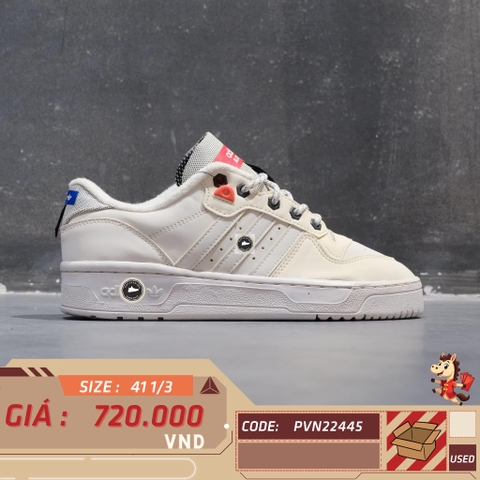 🔥 ADIDAS RIVALRY LOW – FOOTWEAR WHITE / OFF WHITE / TRUE ORANGE – SIZE 41 1/3 – PVN22445 – CHÍNH HÃNG