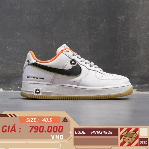 🔥 NIKE AIR FORCE 1 ‘07 LE ‘HAVE A GOOD GAME’ – SIZE 40.5 – PVN24626 – CHÍNH HÃNG