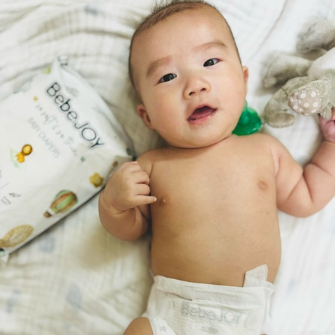 Có nên thay bỉm mùa hè cho bé không? Lưu ý khi thay bỉm cho bé