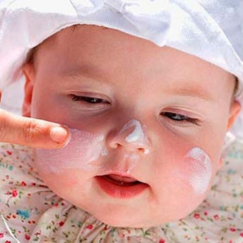 Chăm sóc da bé sơ sinh khi bị rôm sảy hiệu quả tại nhà