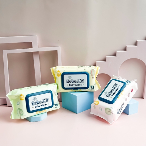 Có nên sử dụng khăn ướt cho bé sơ sinh không? Hướng dẫn chọn khăn ướt an toàn cho bé