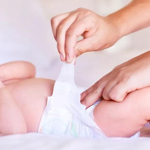 4 Sai Lầm Khi Thay Bỉm Cho Bé Mẹ Tập Đầu Thường Gặp