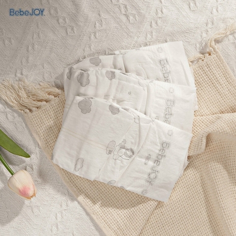 Bé sơ sinh nên mặc miếng lót hay bỉm dán sơ sinh? Loại nào tốt?