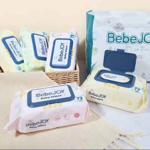 Có nên dùng khăn ướt cho bé từ sơ sinh? Dòng khăn ướt nào an toàn cho bé?