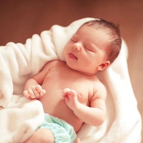 Mẹ cần lưu ý gì về làn da của trẻ sơ sinh?   