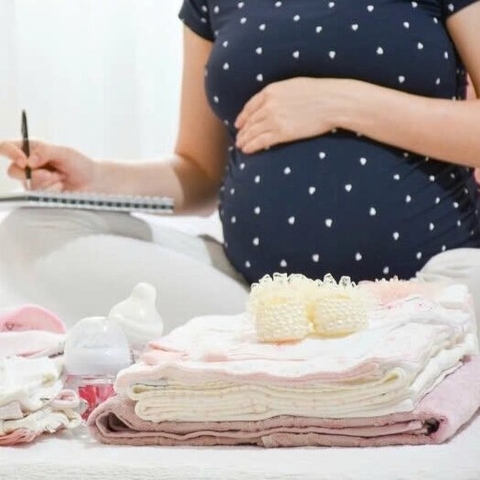 Chuẩn bị đồ cho trẻ sinh mổ và trẻ sinh thường có gì khác nhau?