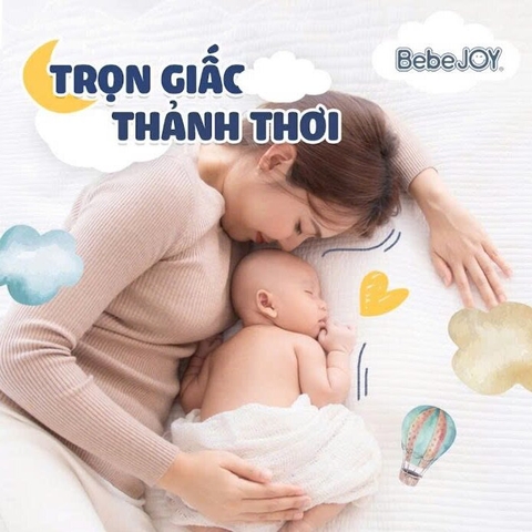 Có nên thay bỉm cho bé khi bé đang ngủ say?