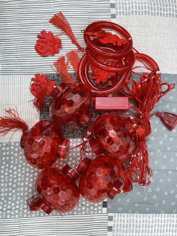 Đèn lồng quả cầu đỏ trang trí Tết có đèn led gắn chữ Phúc thả mành đón tết 2024 (dài 3m 8 )