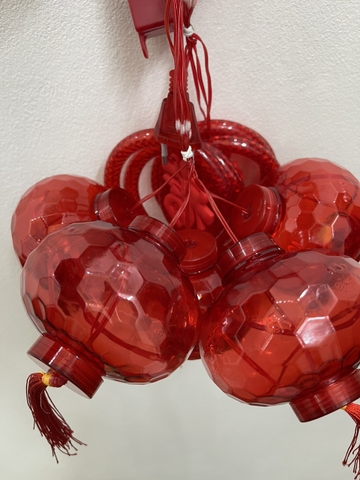 Đèn lồng quả cầu đỏ trang trí Tết có đèn led gắn chữ Phúc thả mành đón tết 2024 (dài 3m 8 )