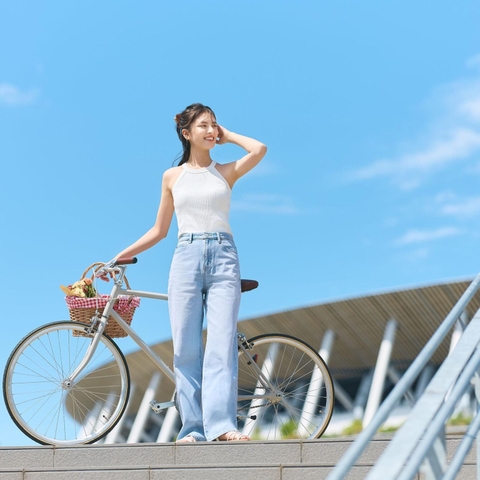 What is a Bra Top? Suggestions for Styling Bra Tops Beautifully and On-Trend