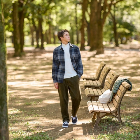 Simple, beautiful, fashionable men's shirt coordination