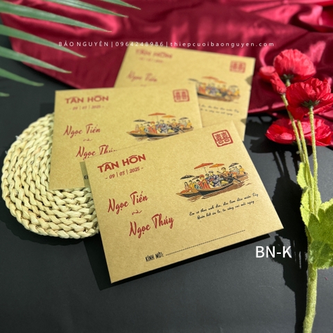 (BN-K042) Thiệp Cưới giấy Kraft hình chibi