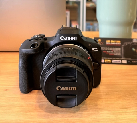 Canon R100
