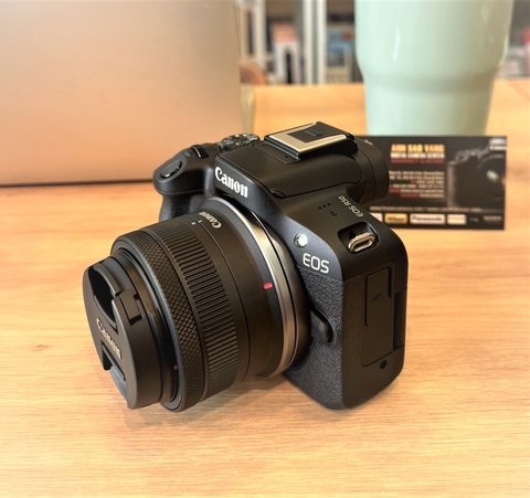Canon R50