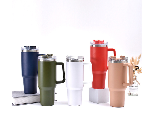Cốc Coffee giữ nhiệt cầm tay nắp trong suốt có ống hút, Cốc giữ nhiệt in khắc tên logo
