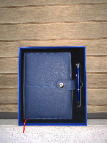 Hộp quà tặng sổ tay, sổ ghi chép cuộc họp kèm Bình in khắc tên, logo thương hiệu làm quà tặng doanh nghiệp, quà tặng sự kiện