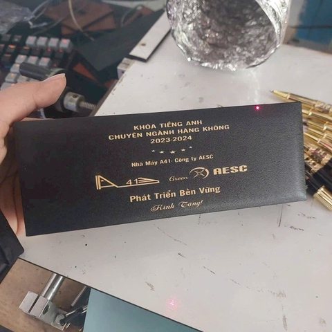 🎁 HỘP BÚT KHẮC LASER CAO CẤP – QUÀ TẶNG DOANH NGHIỆP SANG TRỌNG 🎁