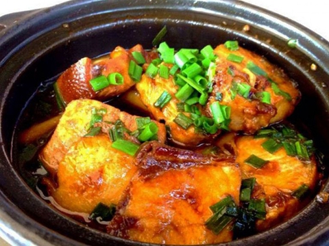 Cá chình kho nghệ