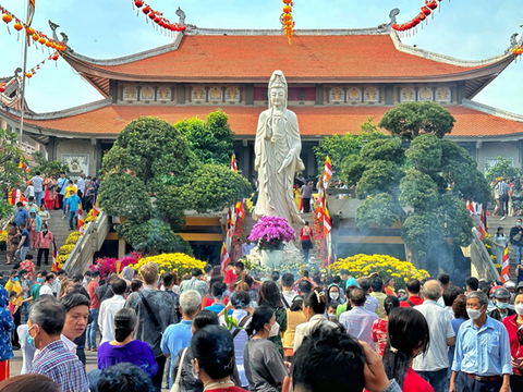 Nét đẹp văn hóa lễ chùa đầu năm của người Việt