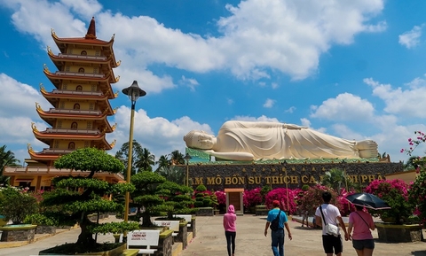 Những ngôi chùa nổi tiếng linh thiêng tại miền Tây