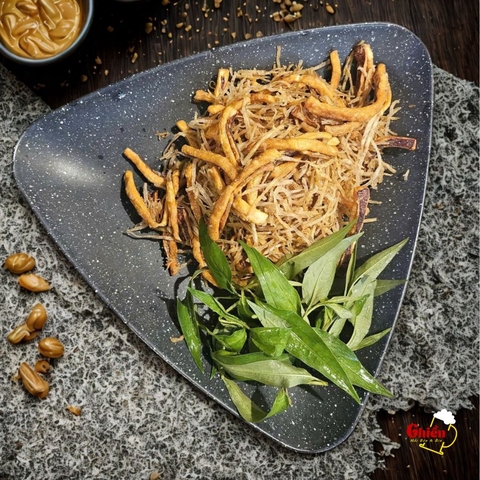 Gỏi khô mực khoai môn