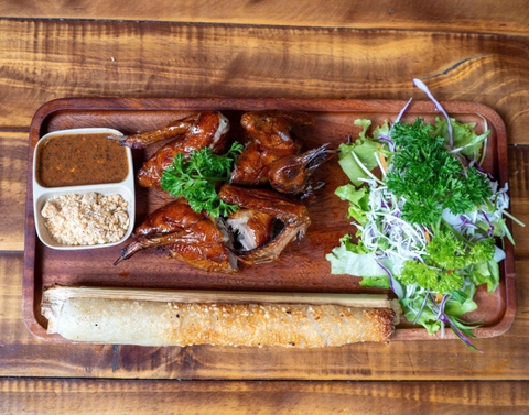 Bồ câu quay da giòn (kèm cơm lam)