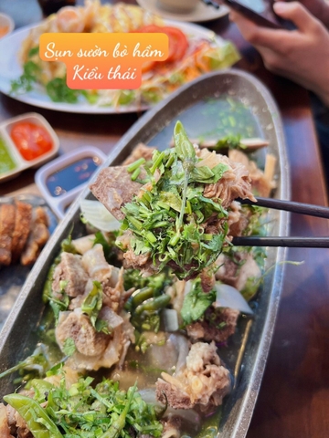 Sườn bò hầm kiểu thái