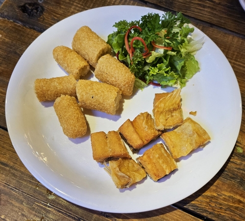 Cơm lam khô cá dứa