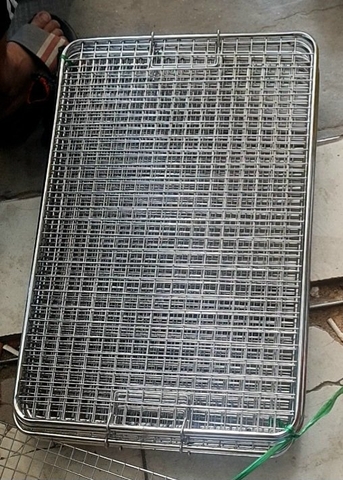 Vỉ nướng viền ống caro inox 201